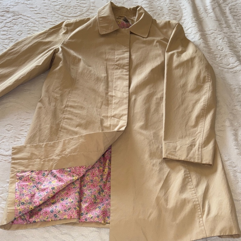 Beautiful Gently Loved Women's Tan Rain Coat with Floral Lining by Michael Kors